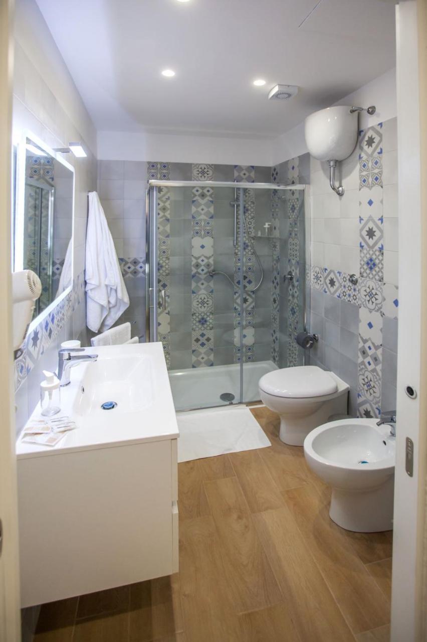 B&B Vico Milano 18 Napoli Eksteriør billede