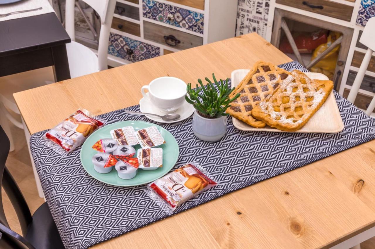 B&B Vico Milano 18 Napoli Eksteriør billede