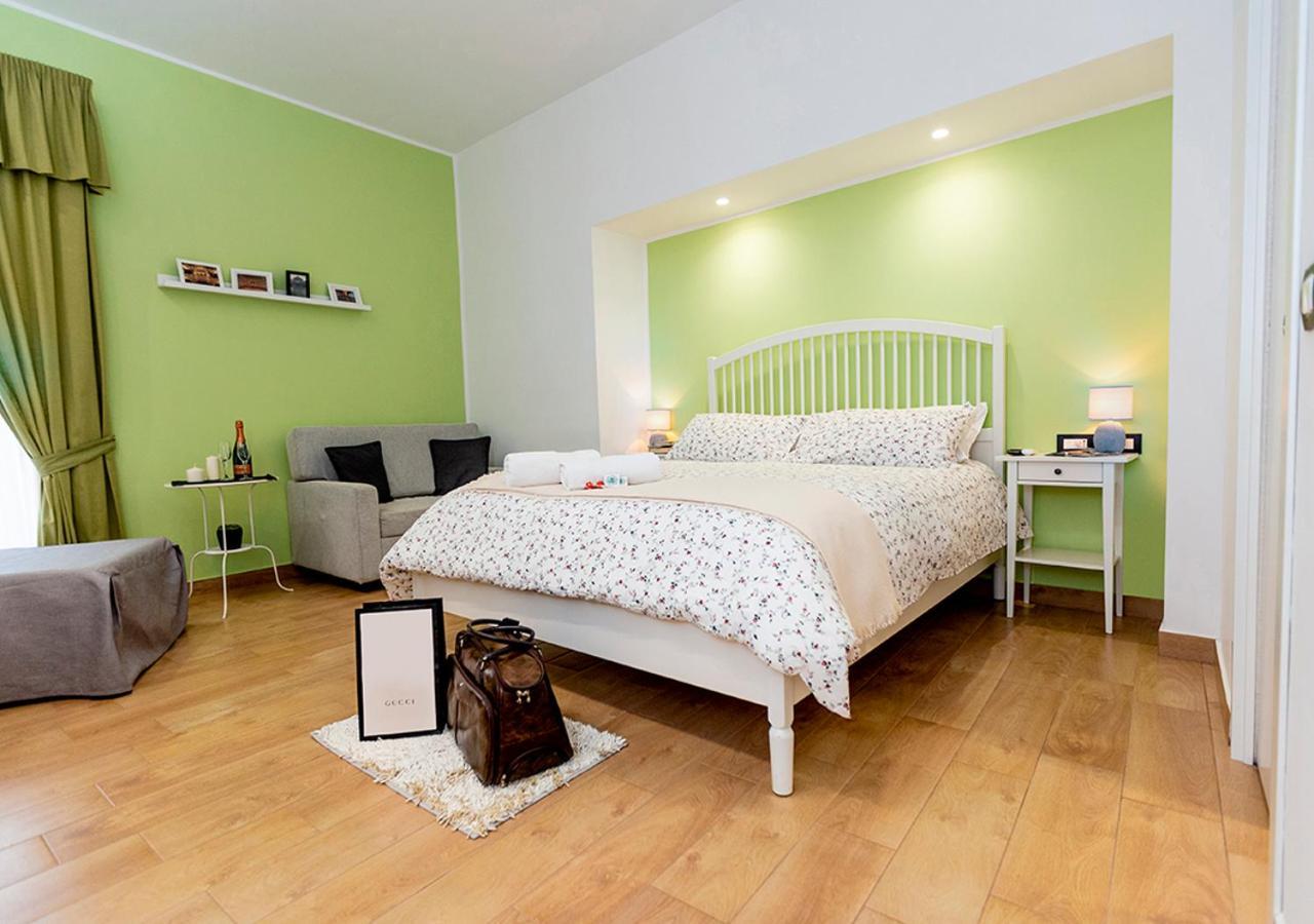 B&B Vico Milano 18 Napoli Eksteriør billede