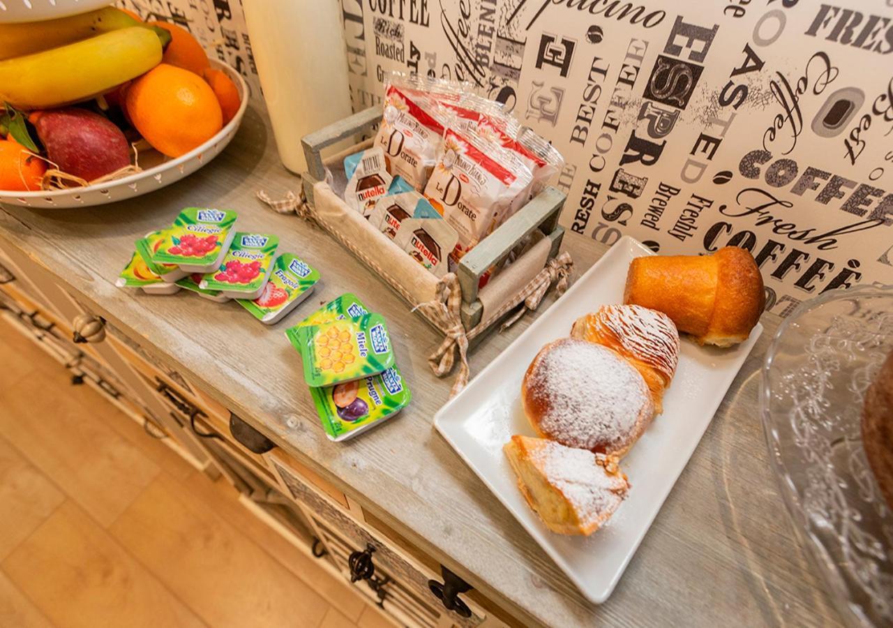 B&B Vico Milano 18 Napoli Eksteriør billede
