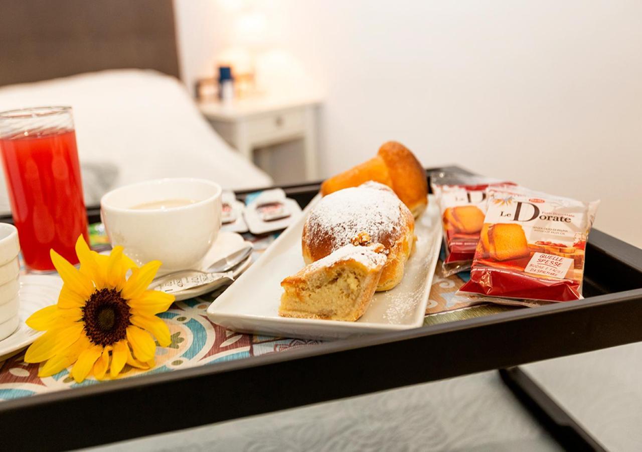 B&B Vico Milano 18 Napoli Eksteriør billede