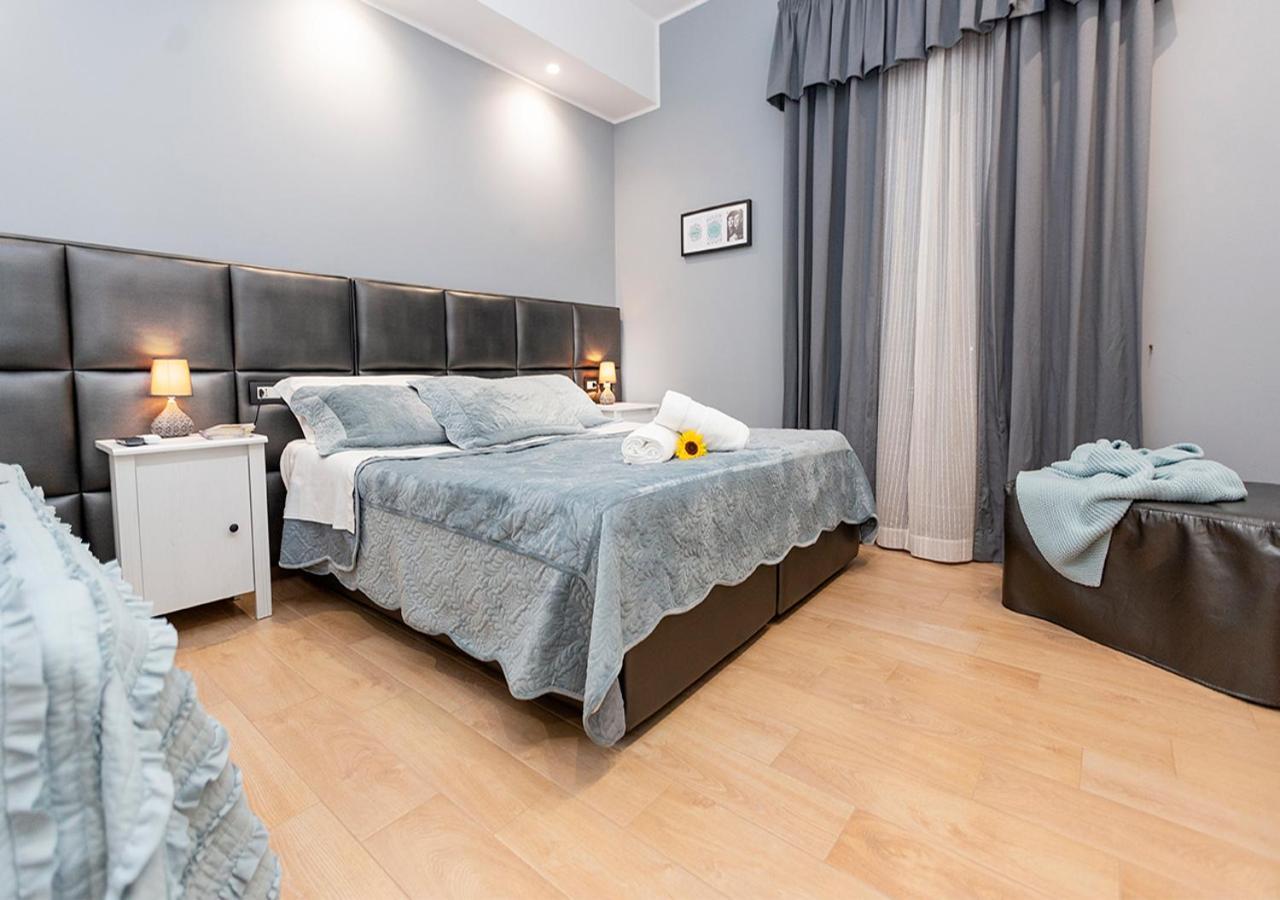 B&B Vico Milano 18 Napoli Eksteriør billede