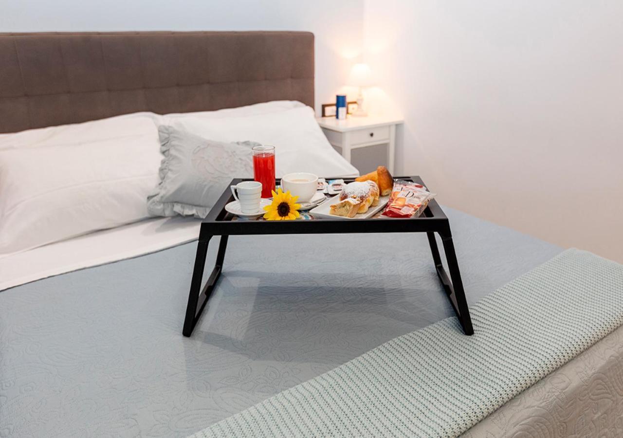 B&B Vico Milano 18 Napoli Eksteriør billede
