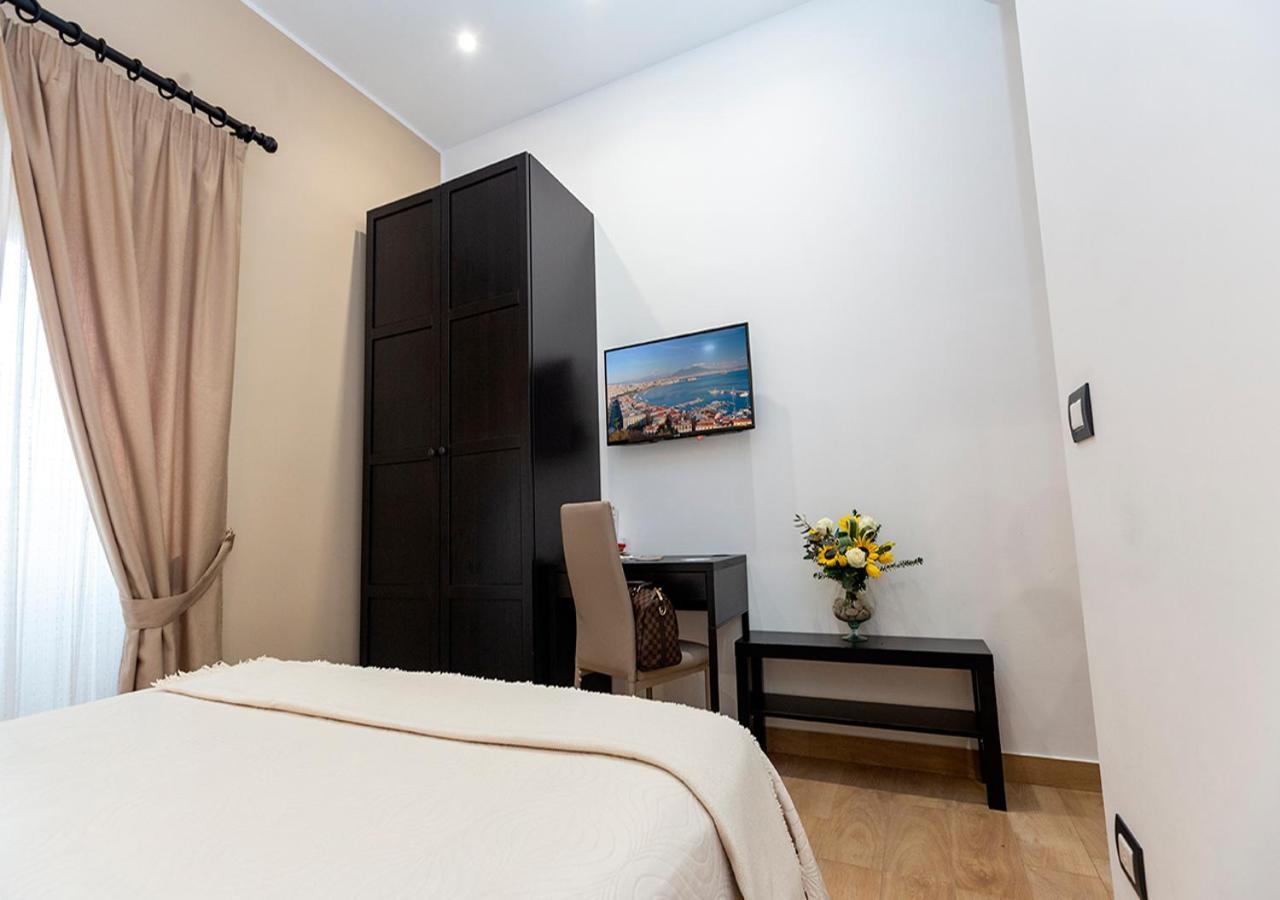 B&B Vico Milano 18 Napoli Eksteriør billede
