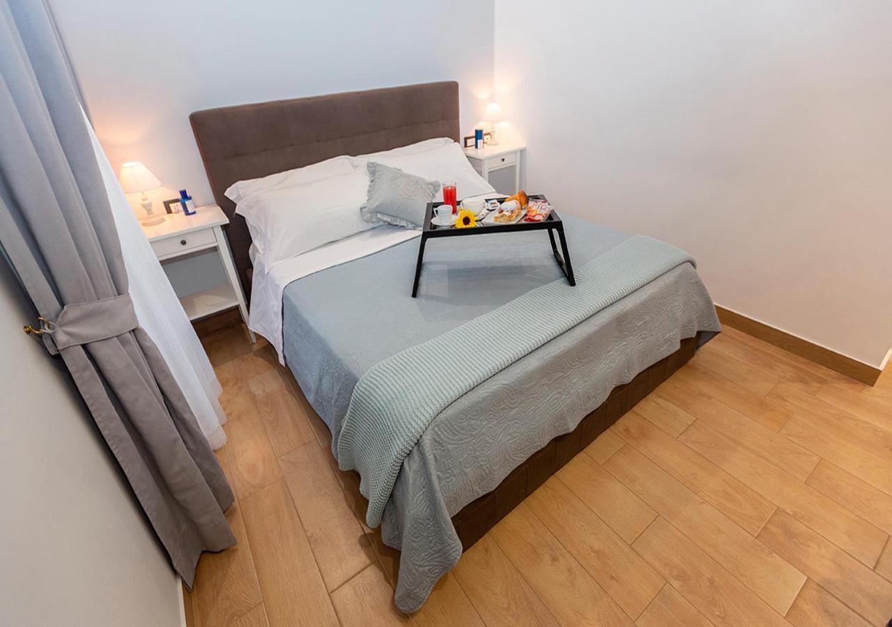 B&B Vico Milano 18 Napoli Eksteriør billede