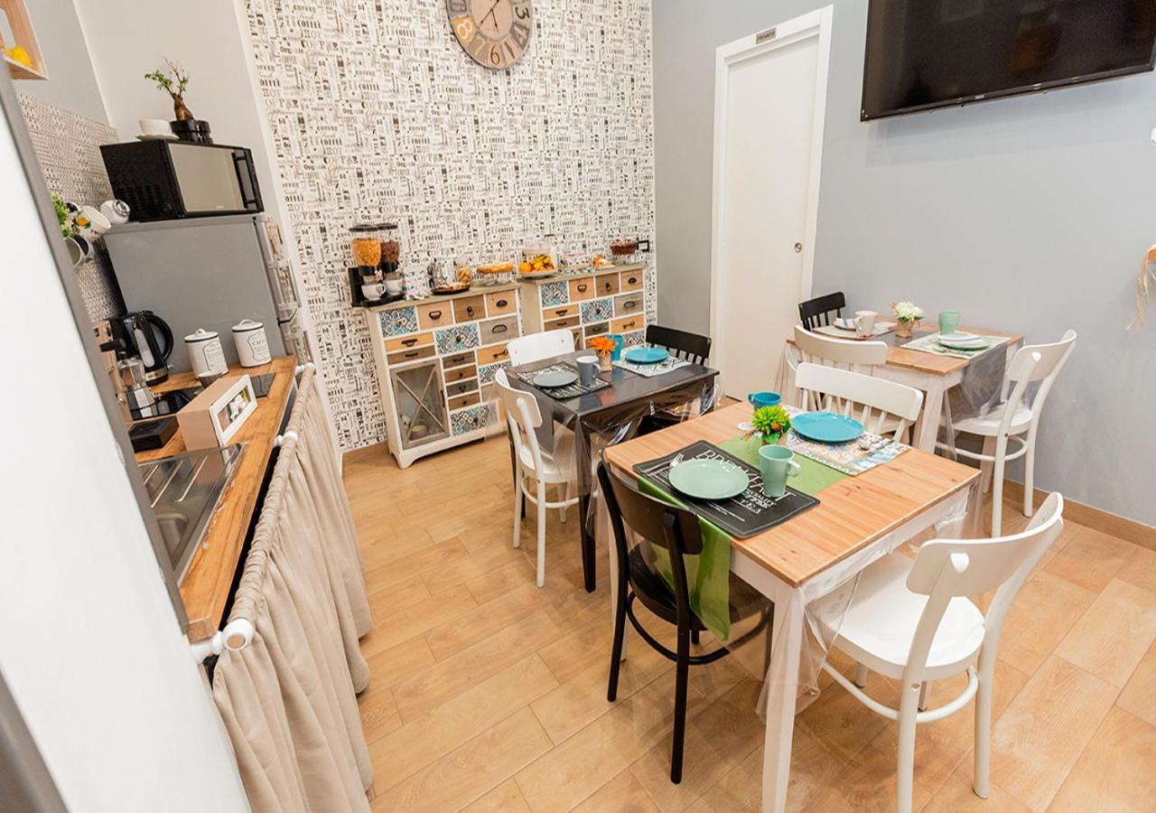 B&B Vico Milano 18 Napoli Eksteriør billede