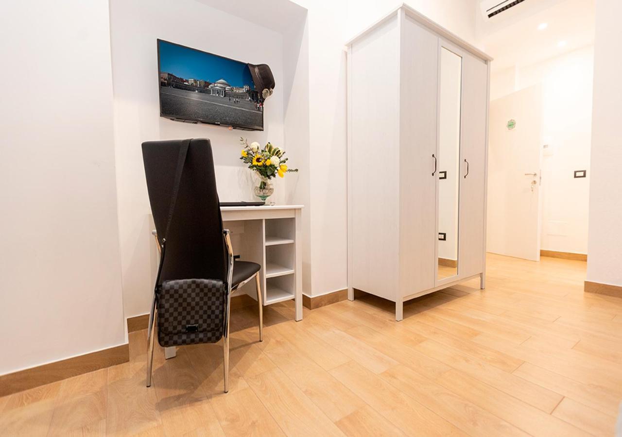 B&B Vico Milano 18 Napoli Eksteriør billede