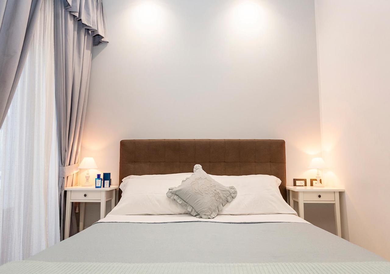 B&B Vico Milano 18 Napoli Eksteriør billede