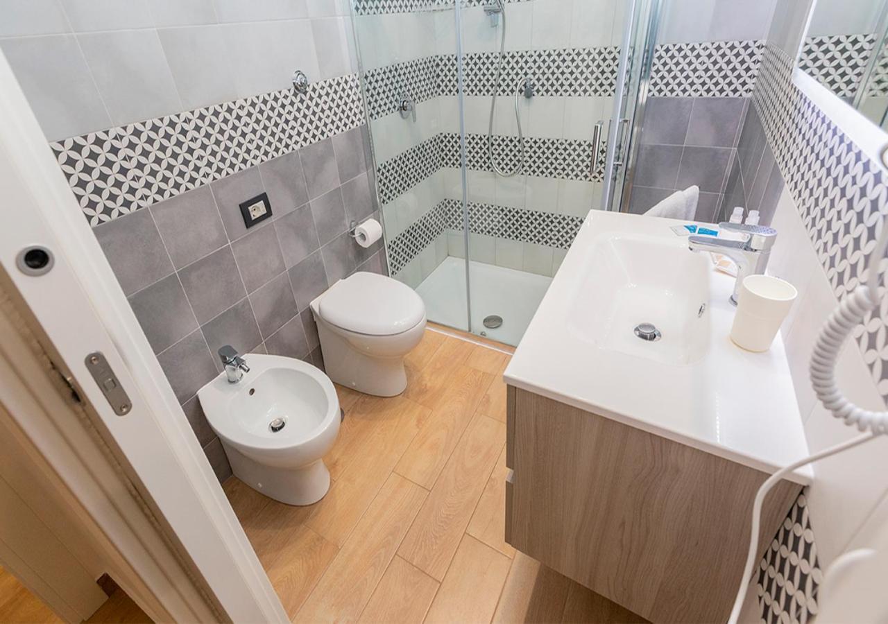 B&B Vico Milano 18 Napoli Eksteriør billede